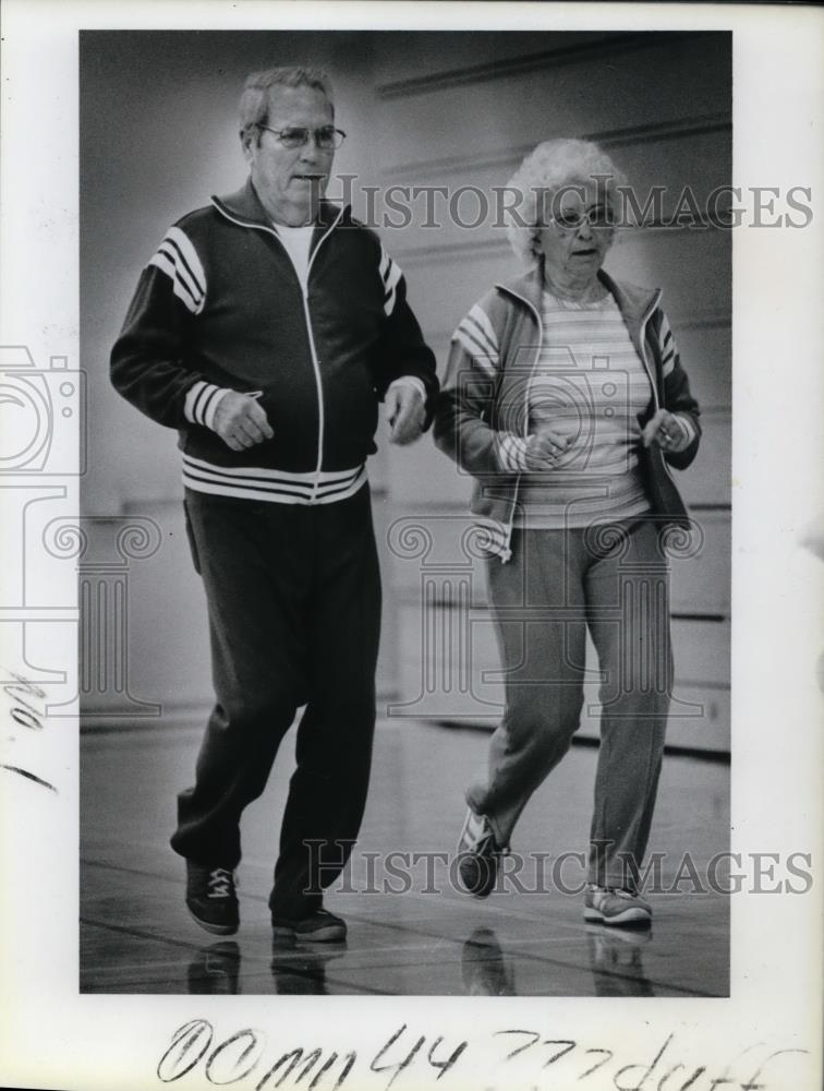 1983 Press Photo Robert H &amp; Frances J Ford team up for exercise - ora37862 - Historic Images