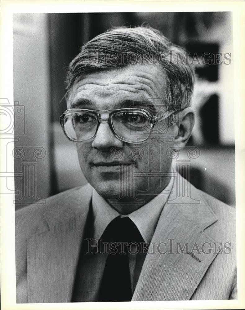 1980 Press Photo John Bartels Wearing Suit And Tie - ora02116 - Historic Images