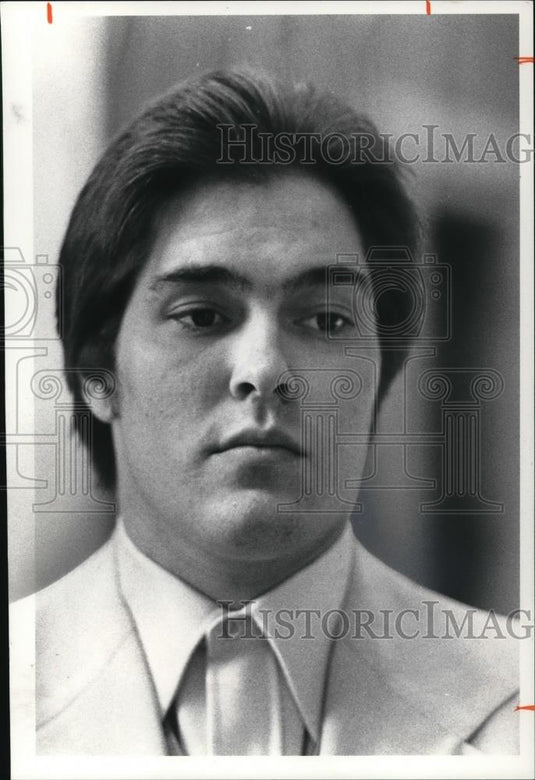 1980 Press Photo Wayne Newhouse with the child custody case at court of appeals - Historic Images