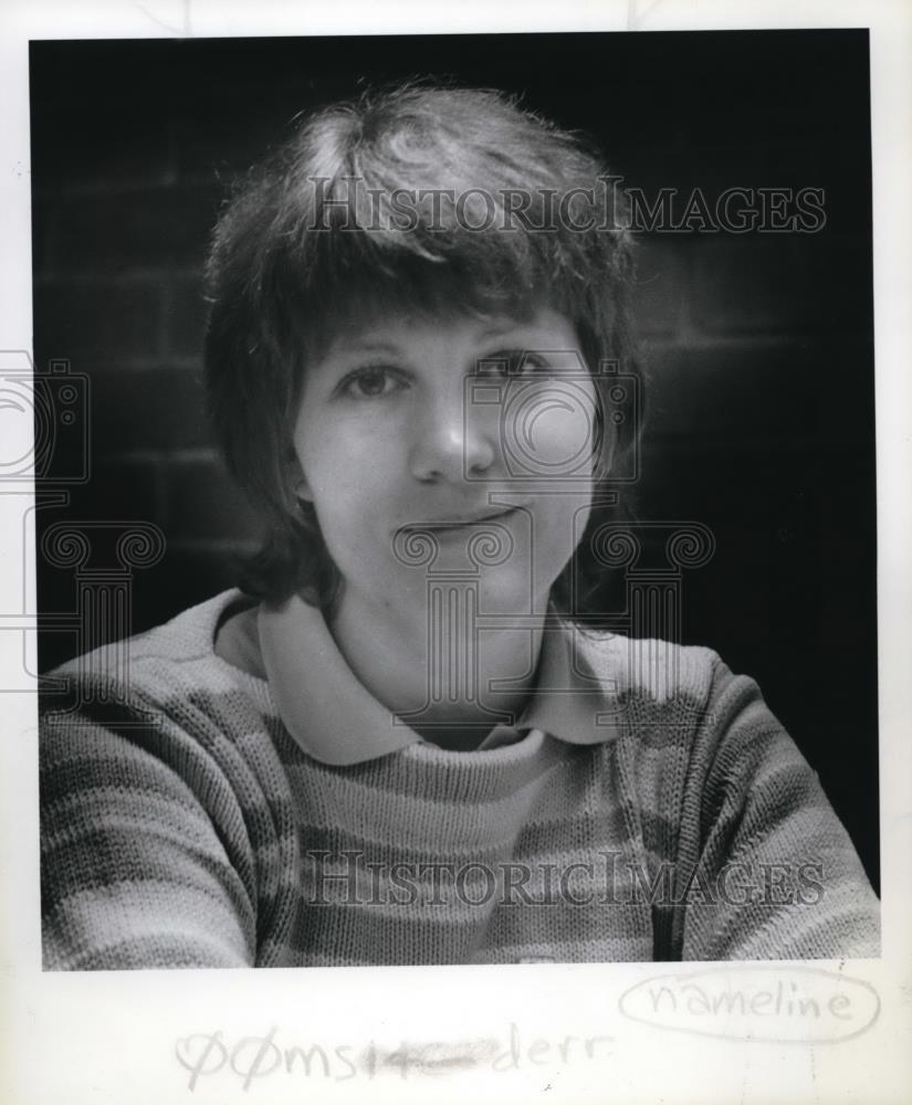 1984 Press Photo Debbie Derr, handicapped/veterans specialist, Clock C