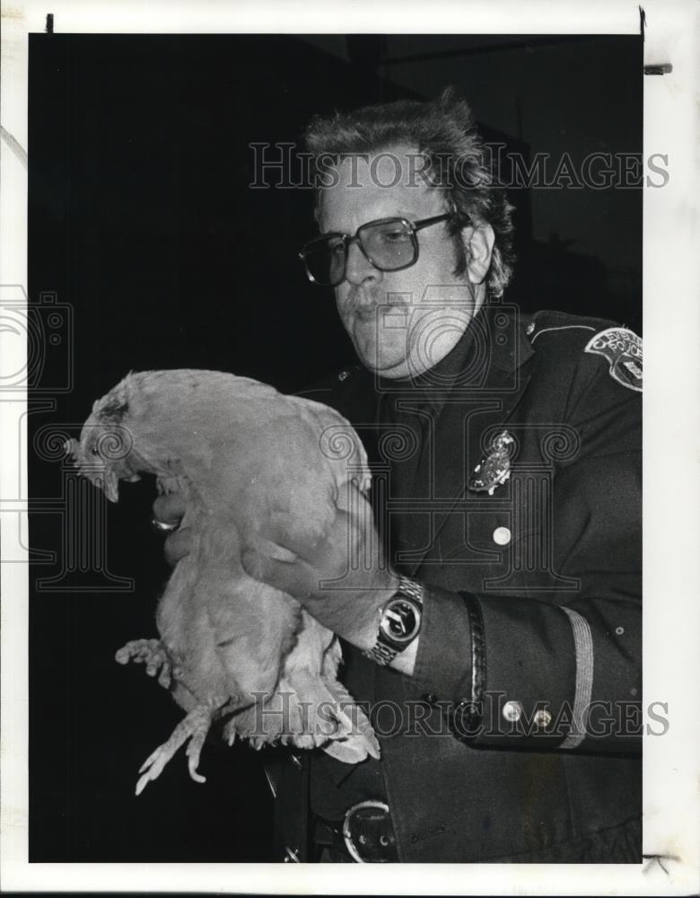 1982 Press Photo Patrolman Terry Miller - Historic Images