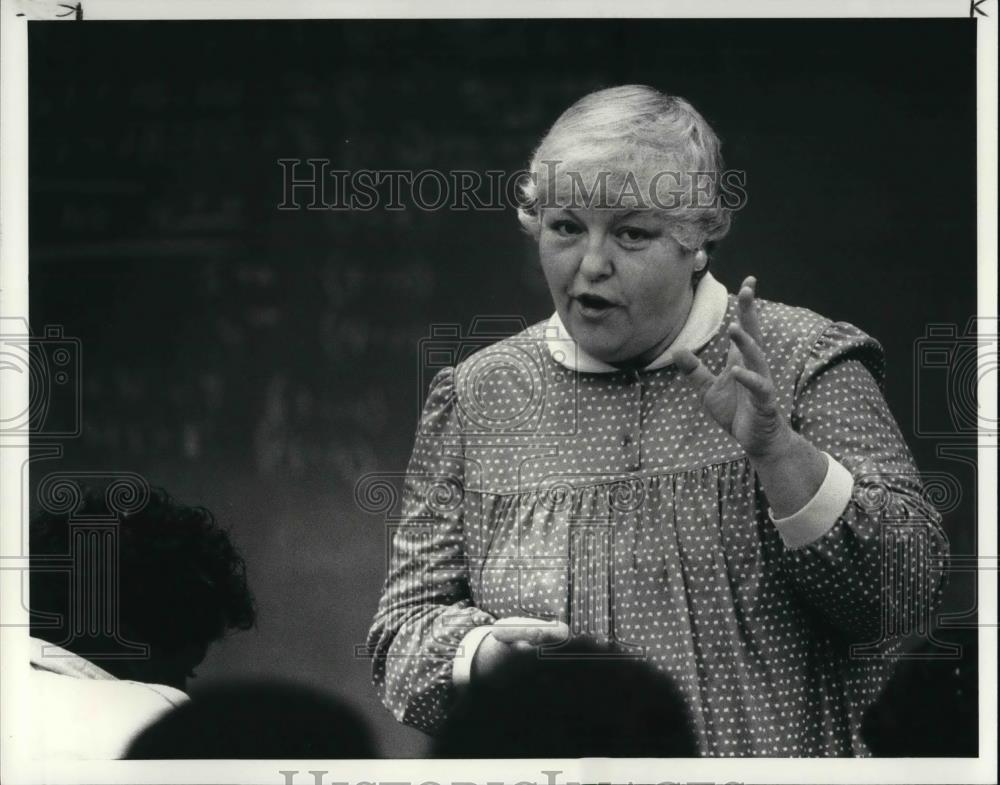 1984 Press Photo Lora Murphy Cleveland Adm. is return to class after ten years - Historic Images