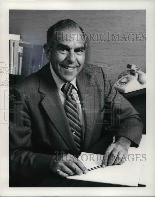 1975 Press Photo Carl A. Johnson partner Alexander Grant and Company - cvp25825 - Historic Images