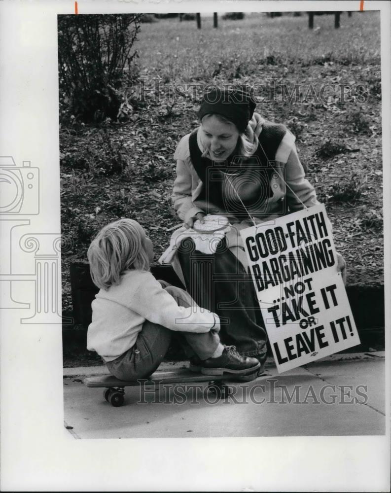 1978 Press Photo Linda Cimo teacher Lincoln Elem School on Strike - Historic Images