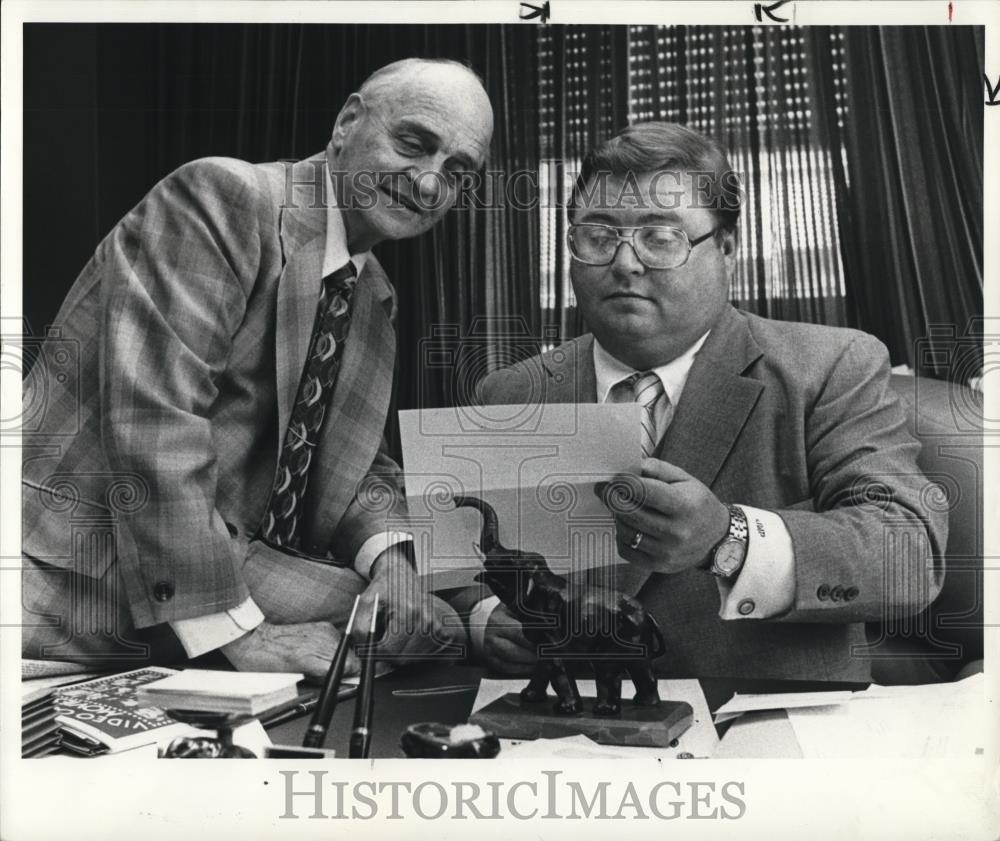 1980 Press Photo Wm J. Petro with his son, J. Wm Petro of GOP Delegates - Historic Images