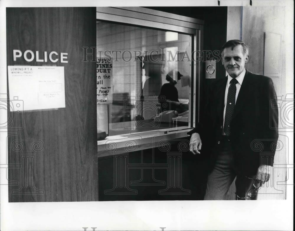 1982 Press Photo Shaker Heights Police Chief George L. Lamboy - Historic Images