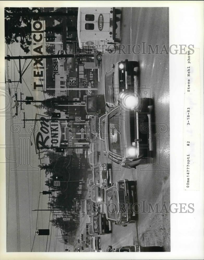 1983 Press Photo Rt 122 Ave with congestion from 1960&#39;s/1970&#39;s rural atmosphere - Historic Images