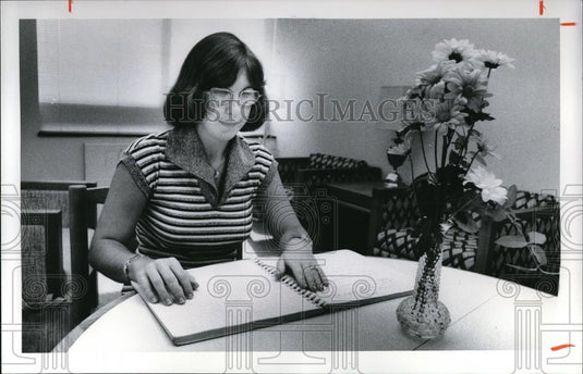 1978 Press Photo Beverly Parmer studies a Braille book at Rehabilitation Center - Historic Images