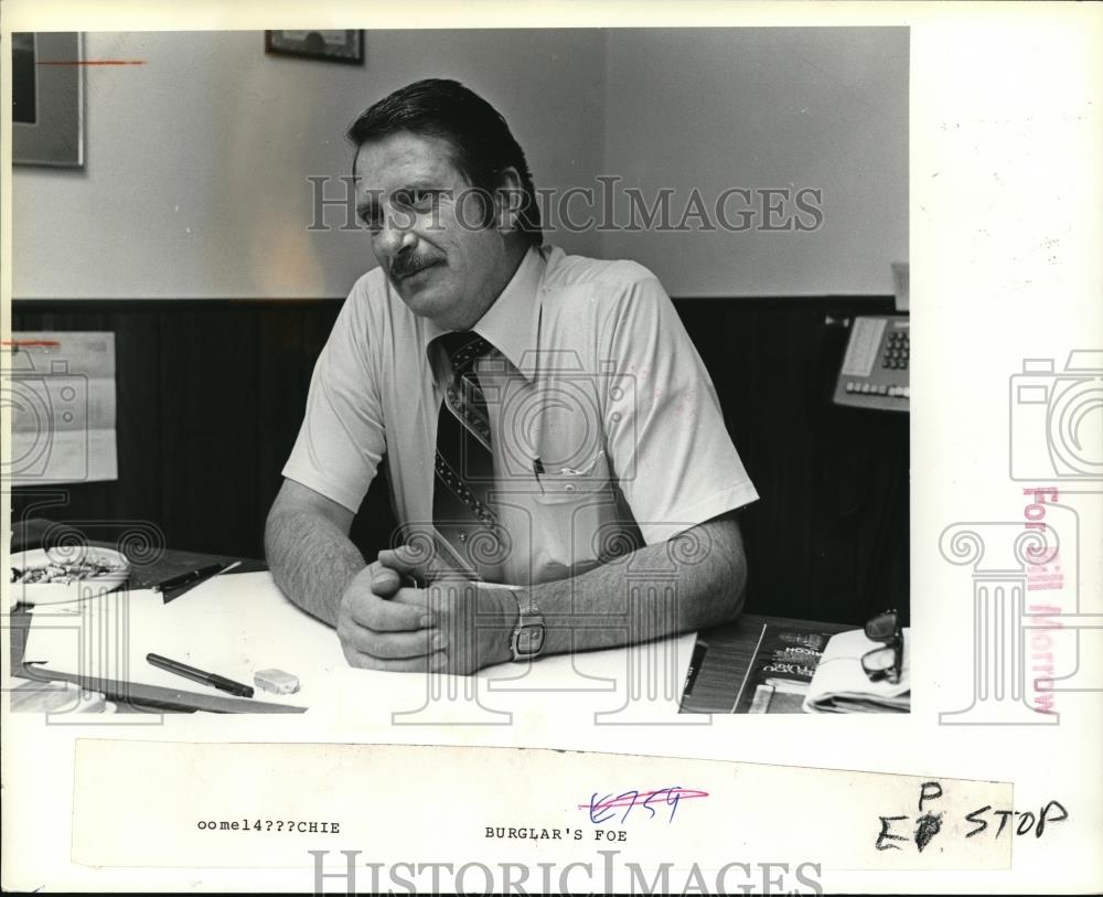 1983 Press Photo Troutdale Police Chief Haddock, tide of burgla