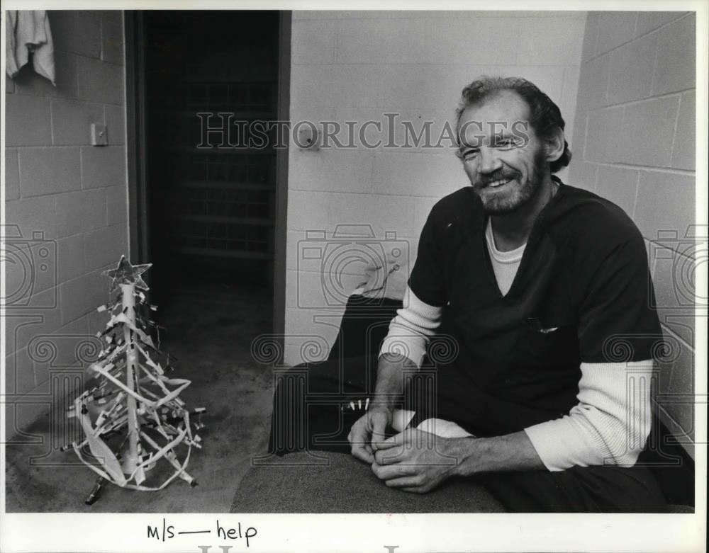 1984 Press Photo Robert L. Joyner, a Clackamas County Jail inmate spre