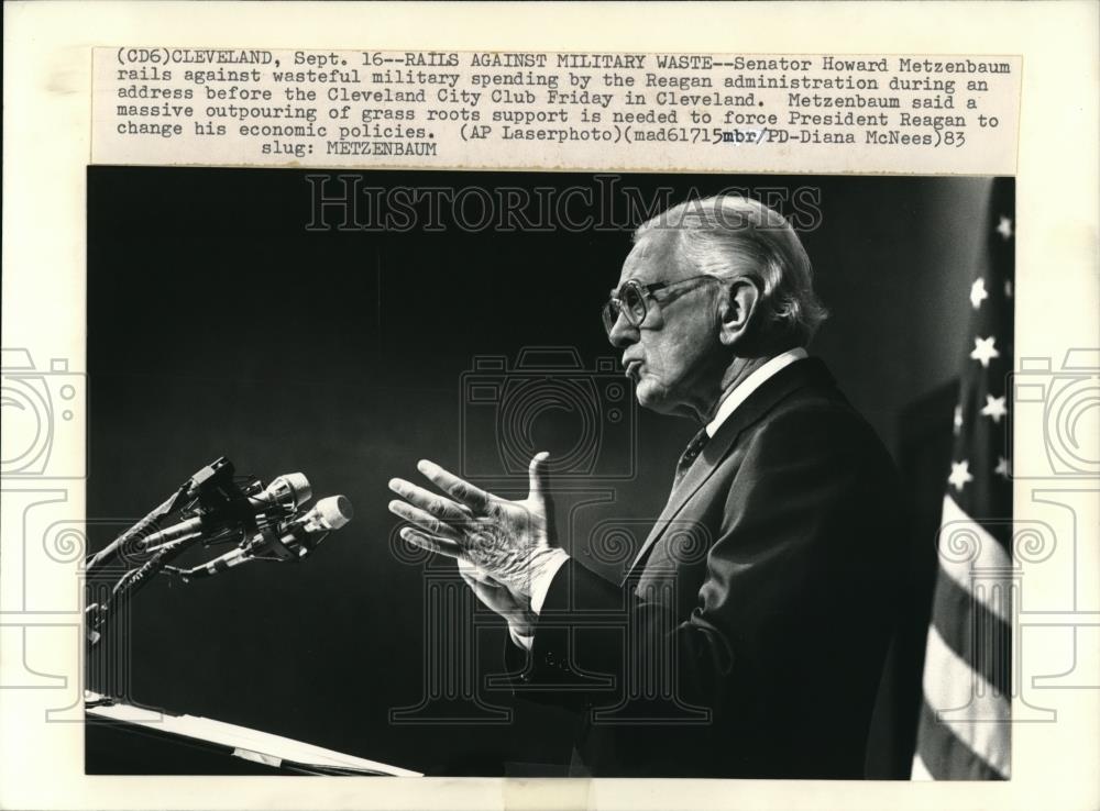 1983 Press Photo Senator Howard Metzenbum speaks at the Cleveland City Club - Historic Images