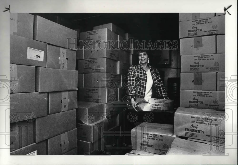 1986 Press Photo Assistant warehouse manager of Service America Nancy Mulvey - Historic Images