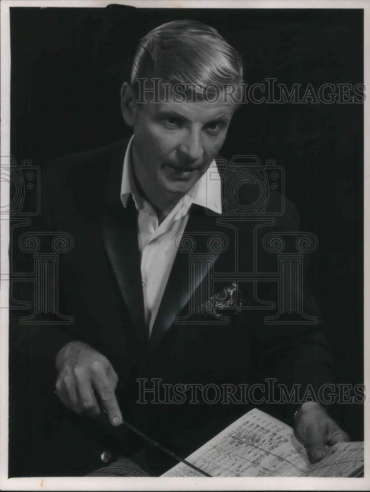 1969 Press Photo Joe Howard Music Professor Cuyahoga Community College - Historic Images