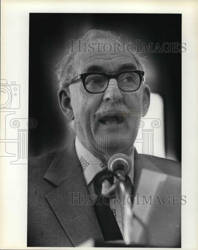 1980 Press Photo Robert Hellman, former chairman university&#39;s English Dept. - Historic Images