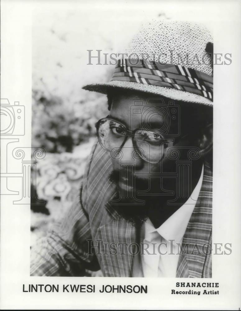 1986 Press Photo Linton Kwesi Johnson Dub Poet Performance Poetry - cvp24518 - Historic Images