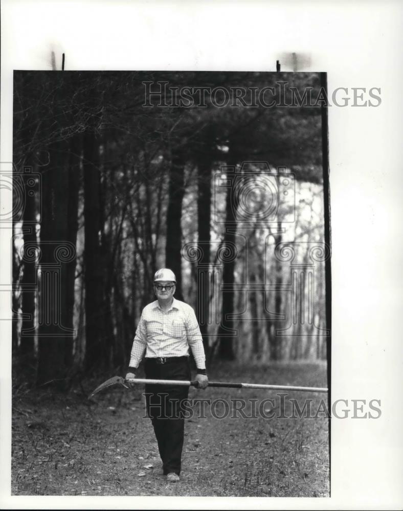 1983 Press Photo Frank Newell Ohio Forester of the year - Historic Images