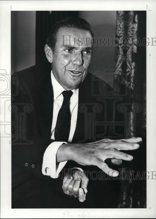 1986 Press Photo Gordon Macklen President National Assoc. of Securities Dealers - Historic Images