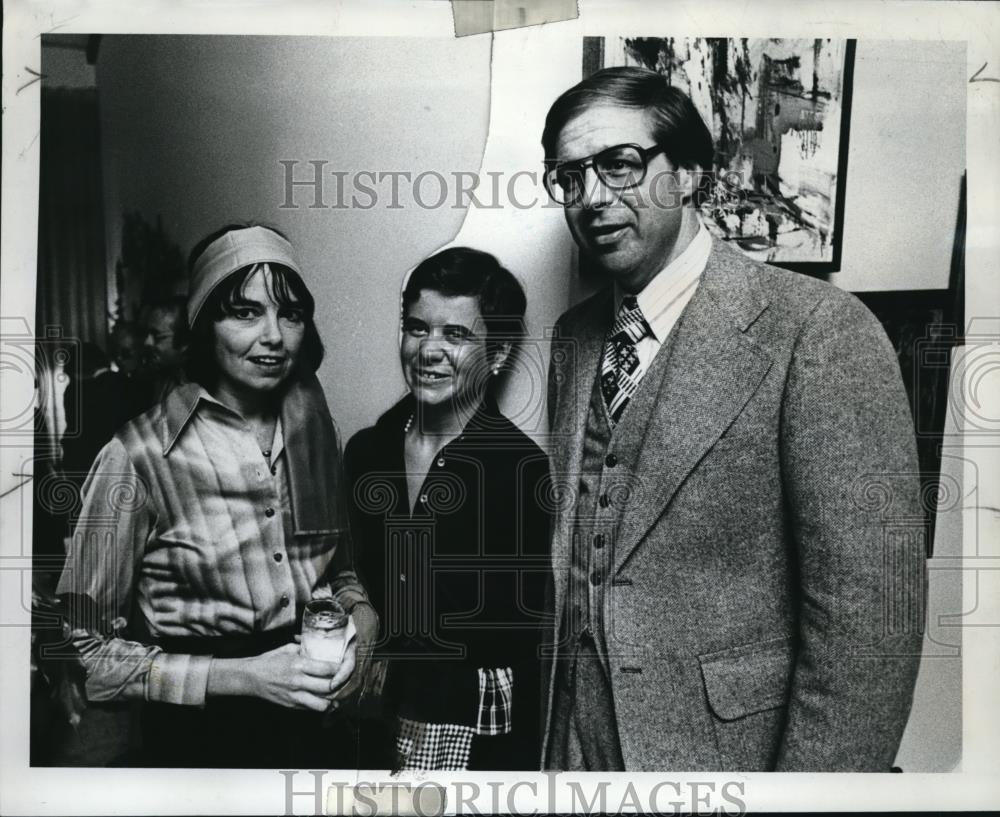 1976 Press Photo Jackie Lowthian, Anne Booth, Alan Director, Directors Furniture - Historic Images