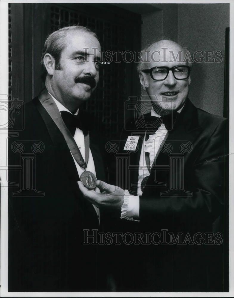1976 Press Photo Joseph D. Reed and Elmer Jagow Garfield Society Hiram College - Historic Images