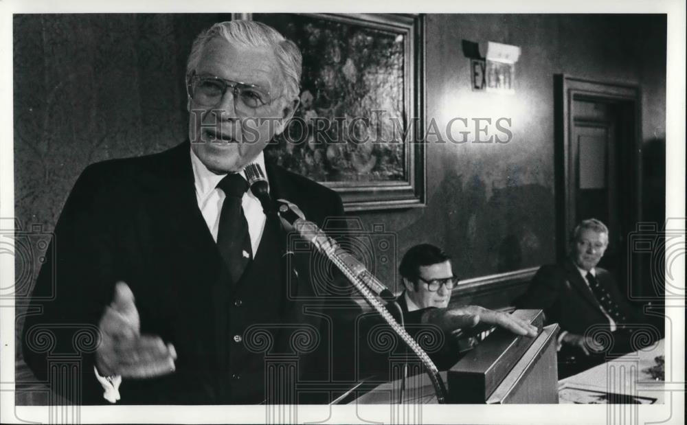 1980 Press Photo Sen. George Murphy w/ President of Omnitronics &amp; Board Member - Historic Images