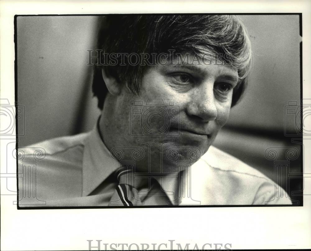 1982 Press Photo Robert F Prather Vice President for Development Olivet College - Historic Images
