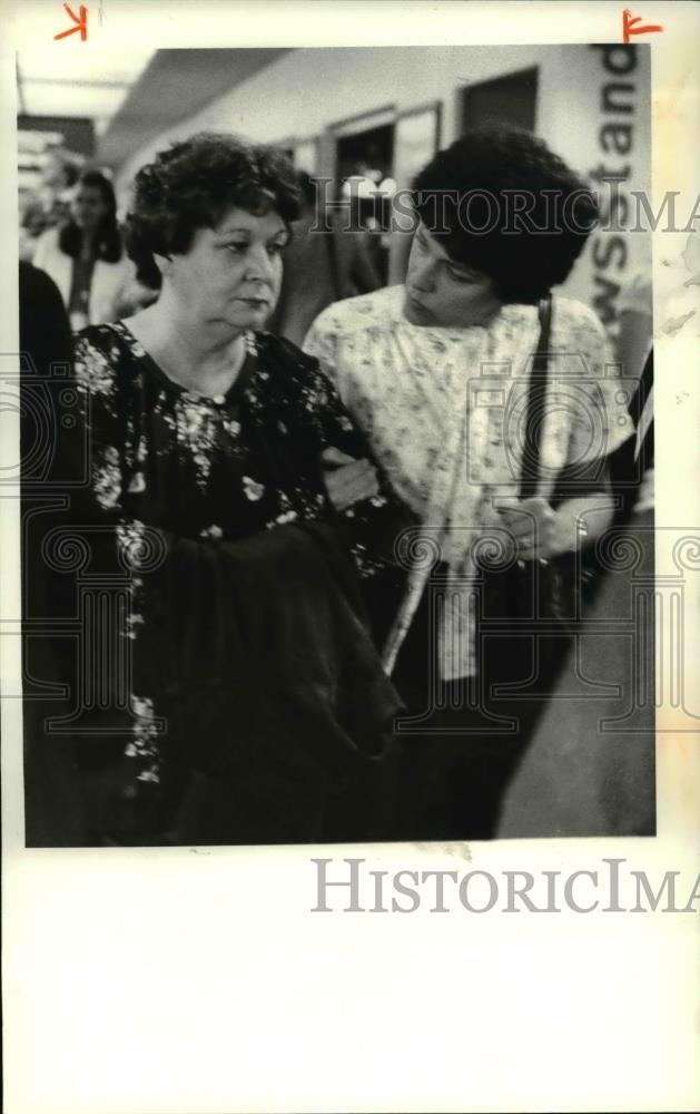 1981 Press Photo Dimples Podborny arrives in Cleveland for trial - Historic Images