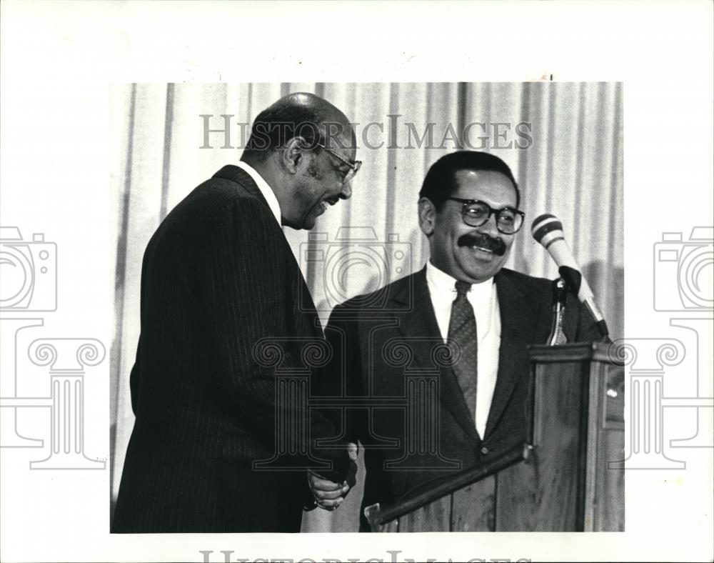 1985 Press Photo Clarence M. Pendleton at the NorthCoast Great Debate - Historic Images