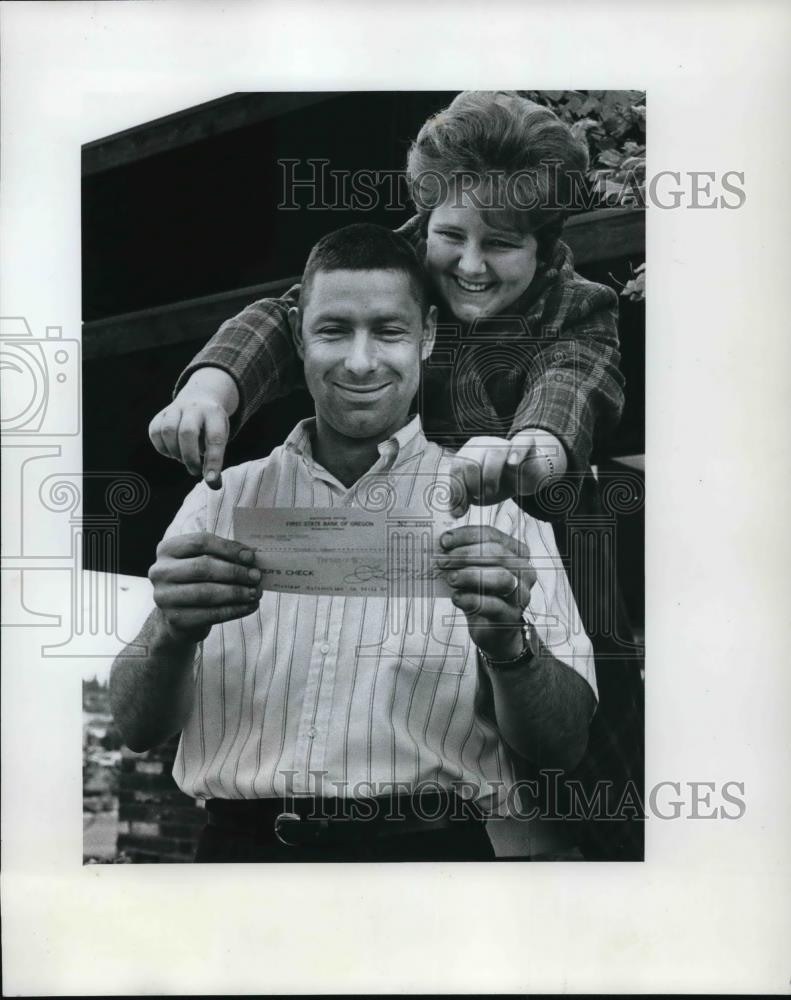 1970 Press Photo Clinton C. Hodson Sheet Metal worker and wife Dorothy