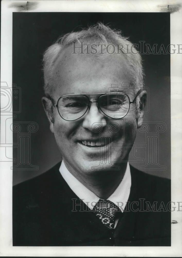 1976 Press Photo Arno H. Denecke Elected Chief Justice of Oregon Supreme Court. - Historic Images