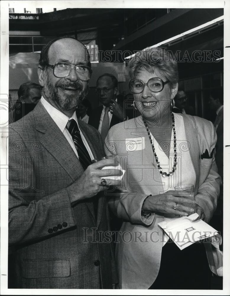 1987 Press Photo Edward Richard with Pat Dayle - Historic Images