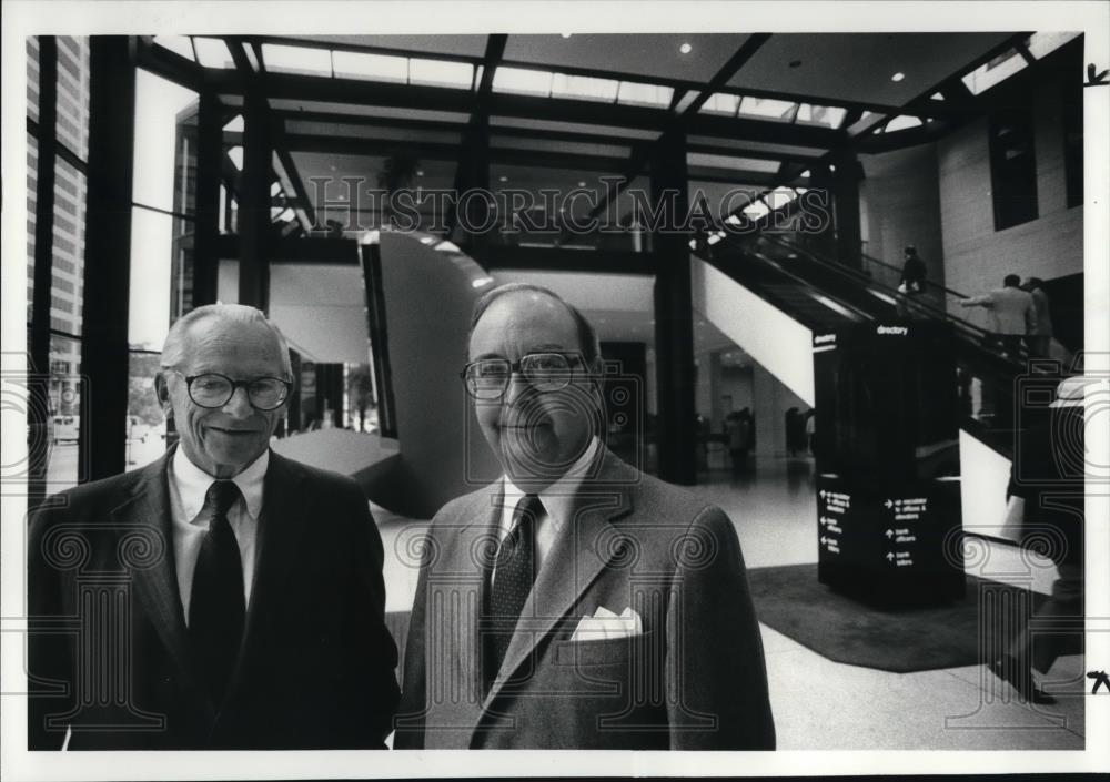 1984 Press Photo Julian McCall of Cleveland Bak &amp; Arthur Herman of Babk of Ohio - Historic Images