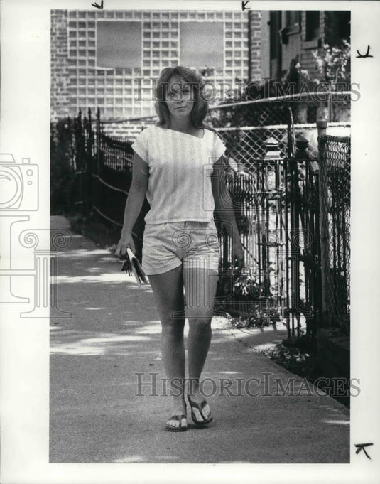 1984 Press Photo Comm Youth Meditation Linda L Murton - Historic Images