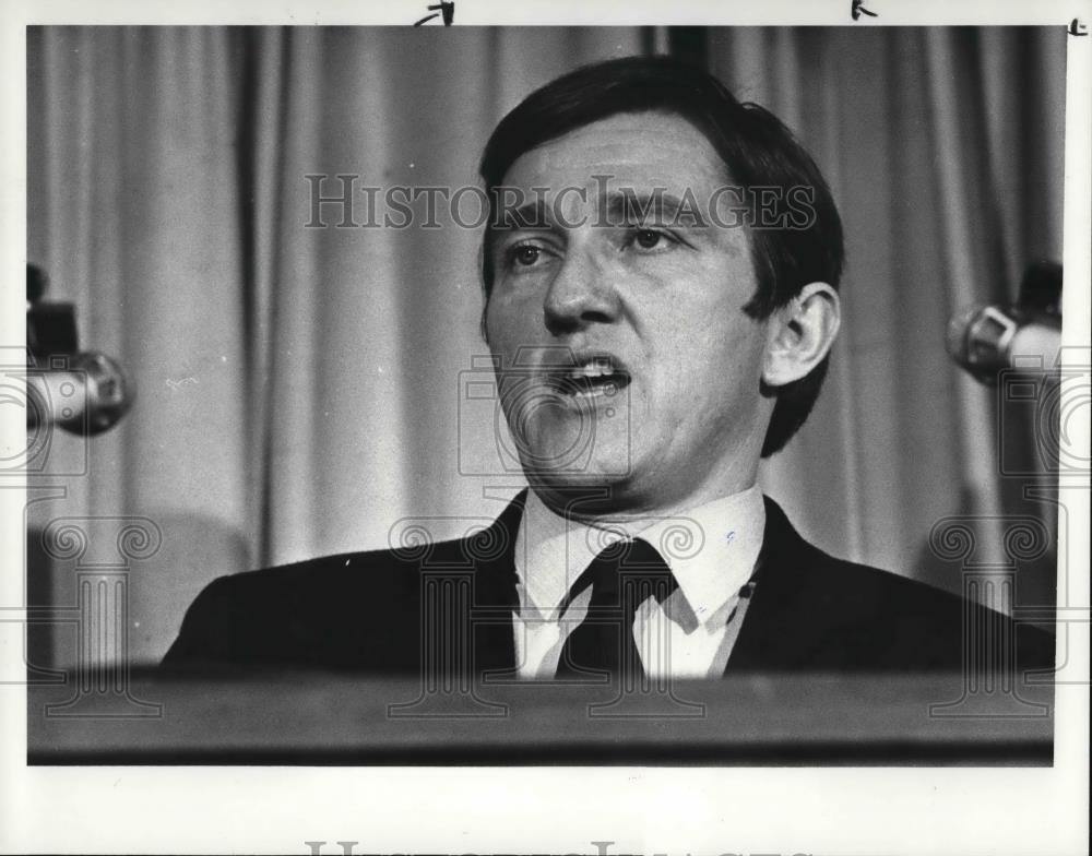 1982 Press Photo John Lehman at the city club - Historic Images