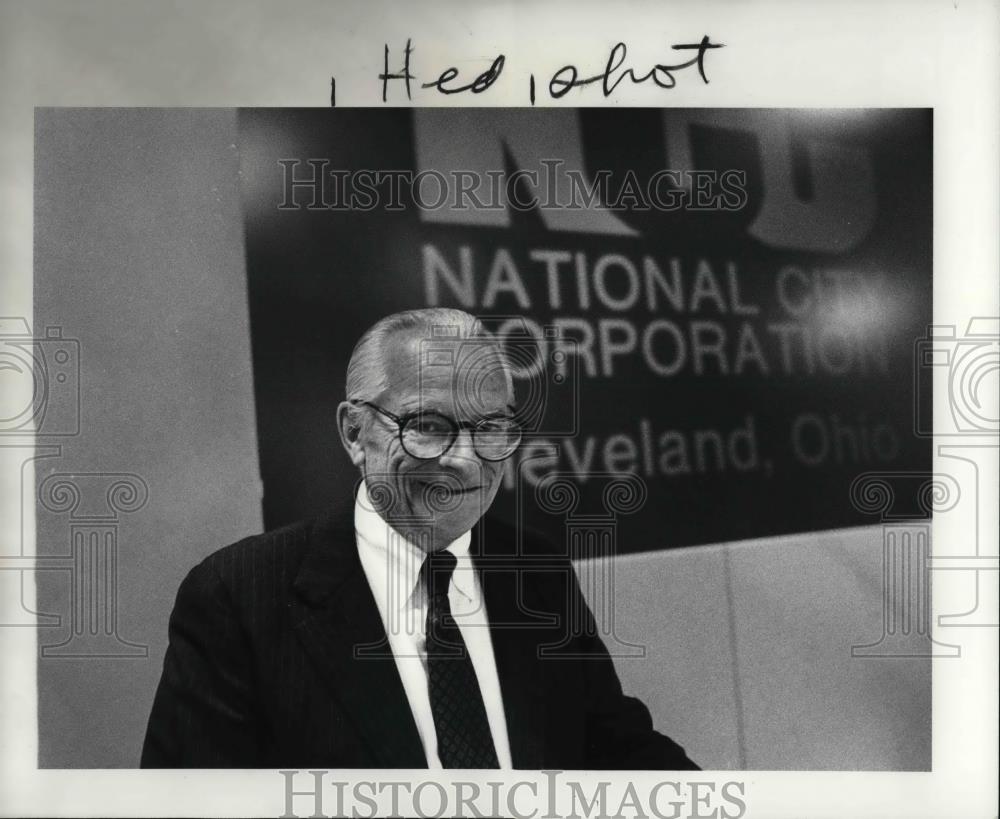 1985 Press Photo Julean McCall Chairman of the National City Corp - Historic Images