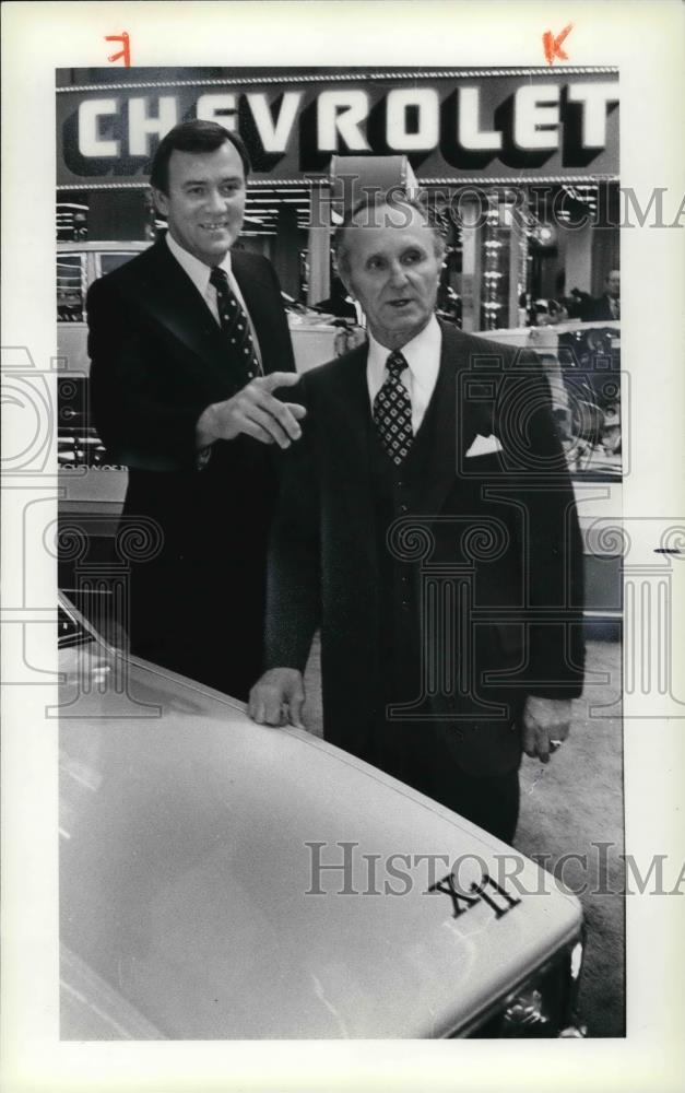 1980 Press Photo Fred Kunc and GM Gen. Mgr. Robert Lund - Historic Images