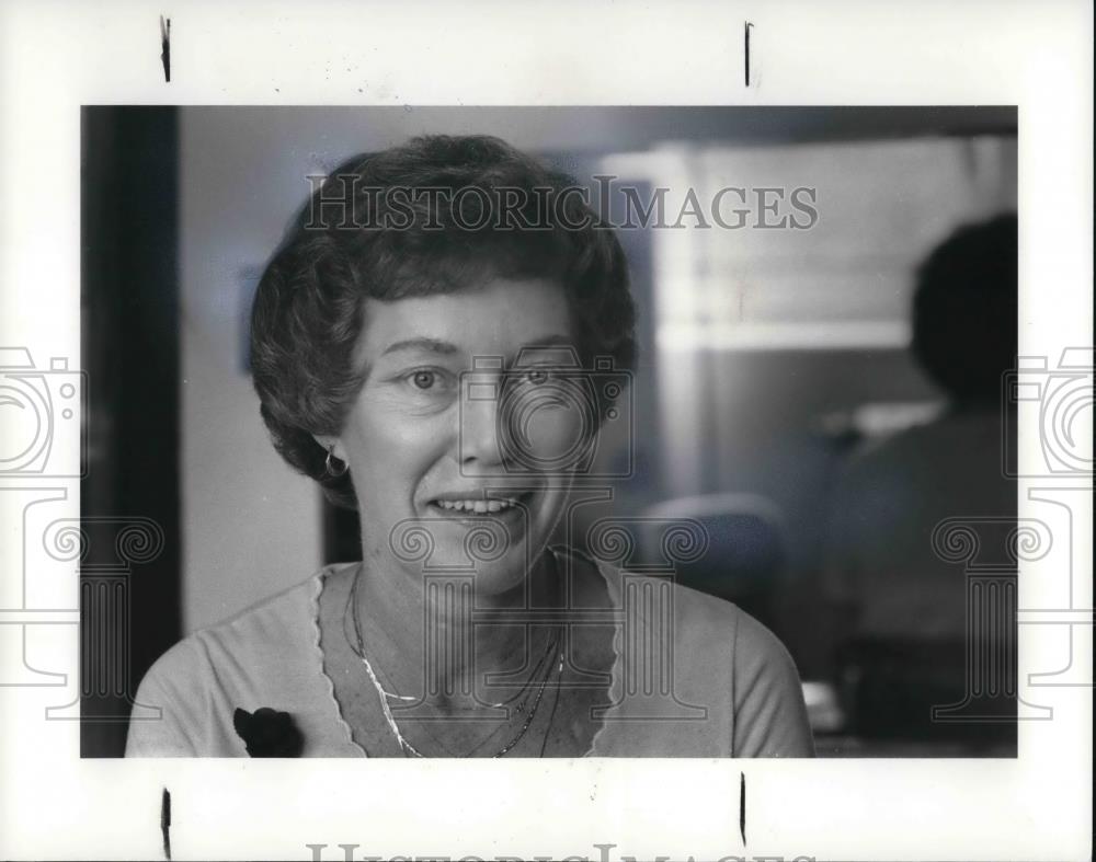 1983 Press Photo Grace Nueman retiring - Historic Images