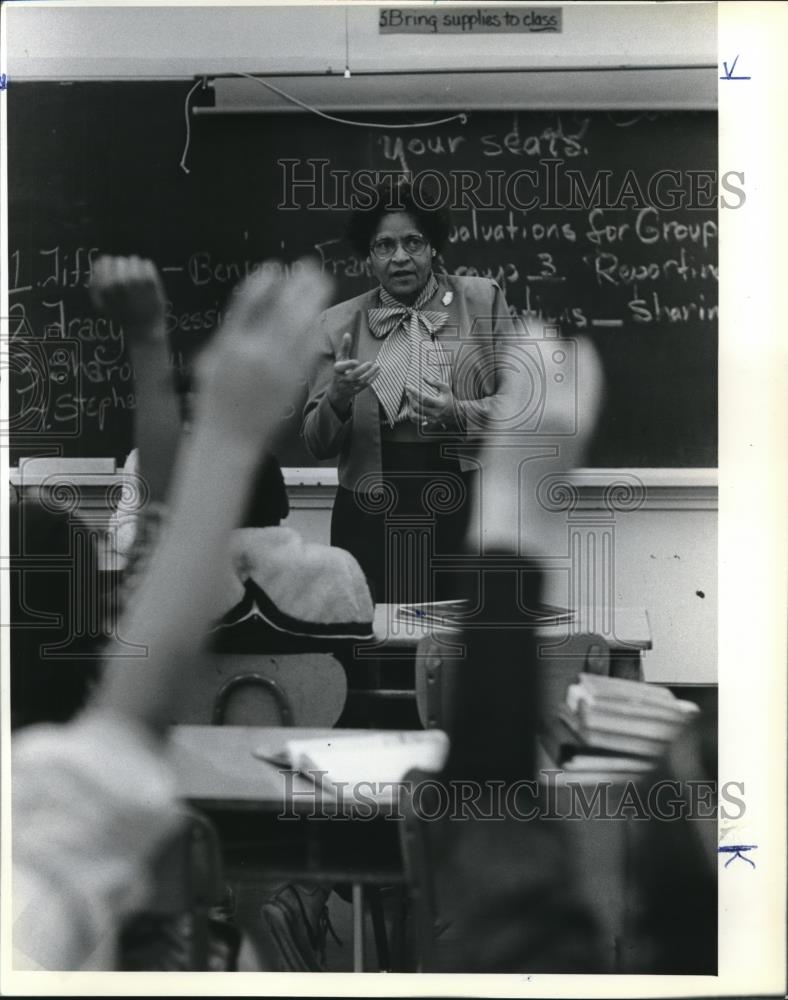 1983 Press Photo Tubman Middle School teacher Biverous Anderson, Winegar Award - Historic Images