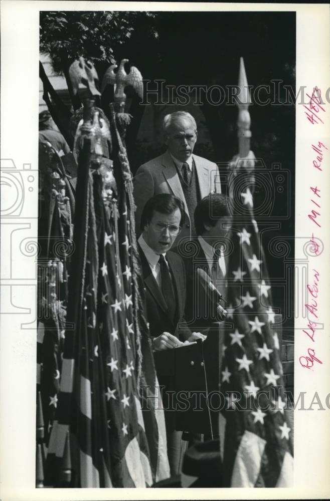 1983 Press Photo Rep Les AuCoin and others at a MA rally - ora02531 - Historic Images