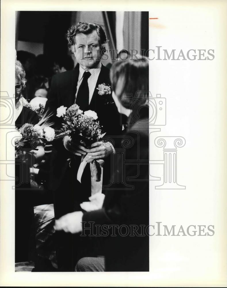 1978 Press Photo Sen.Edward M Kennedy arrived at the Slovenian Home - Historic Images