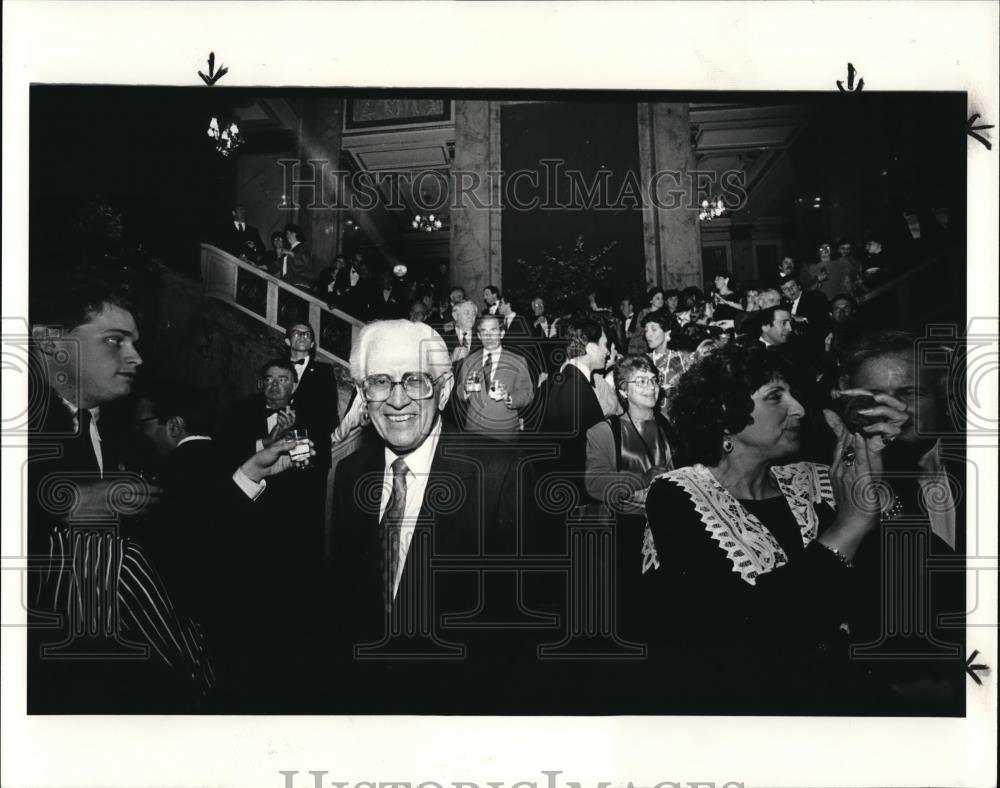 1986 Press Photo Sen. Howard Metzenbaum during Oakars Celebration - Historic Images