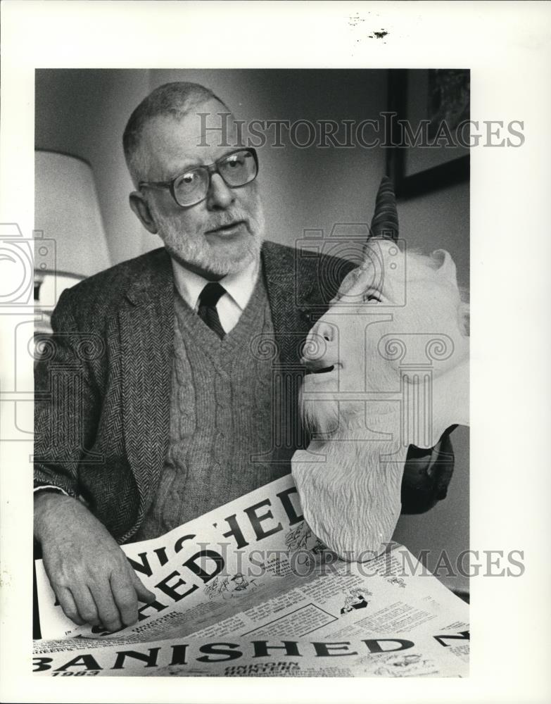 1985 Press Photo Bill Rabe of Unicorn Society - Historic Images