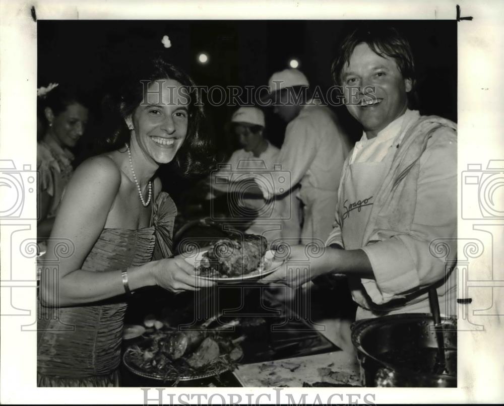 1987 Press Photo Gourmet&#39;s Paradise Ball Lee Edwards and Wolfgang Puck - Historic Images