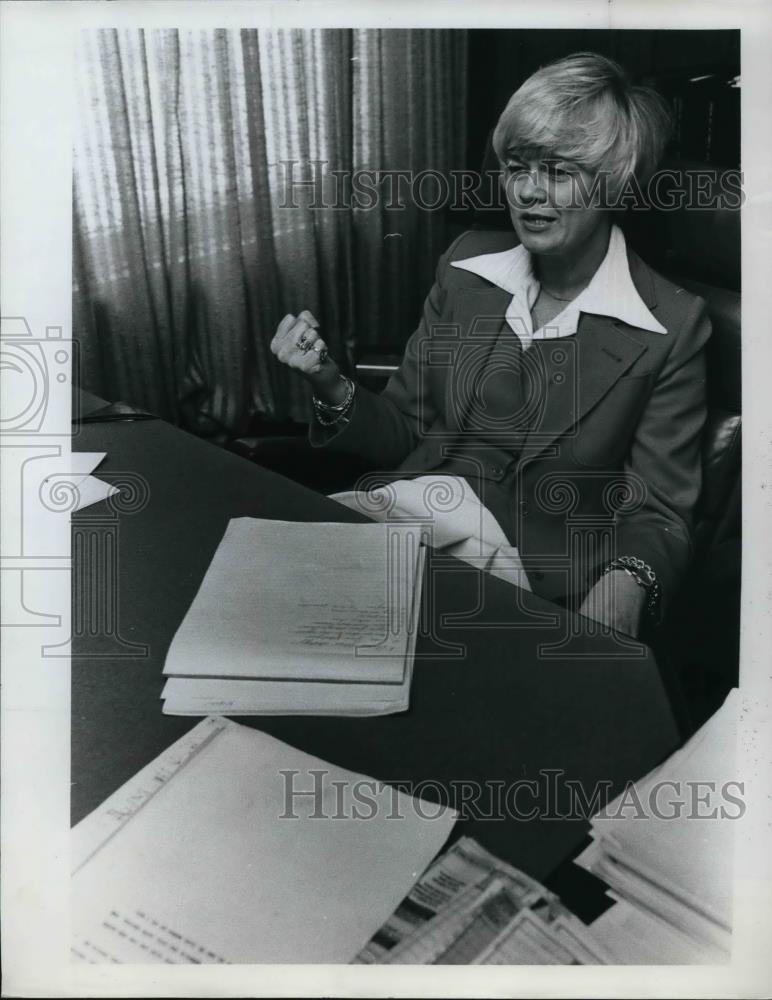 1977 Press Photo Judy Hofer, high ranking women in dept. store retailing to - Historic Images