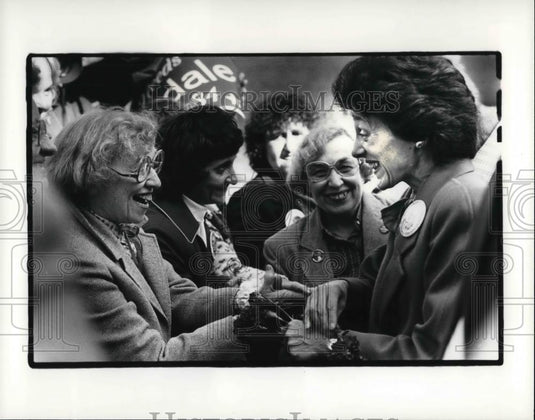 1984 Press Photo Joan Mondale at the zoo for the Dem Steer Roast - Historic Images