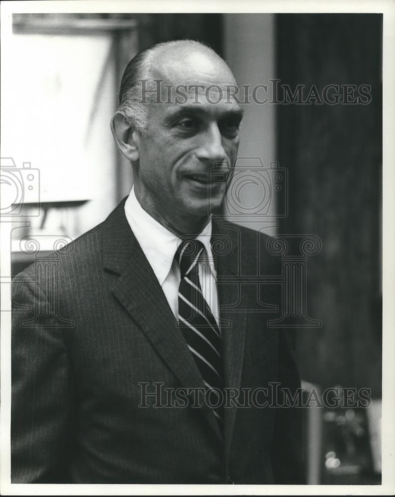 1975 Press Photo Jack W Lampl Jr Pres &amp; Chairman Sun AMerica Corp - cvp26358 - Historic Images