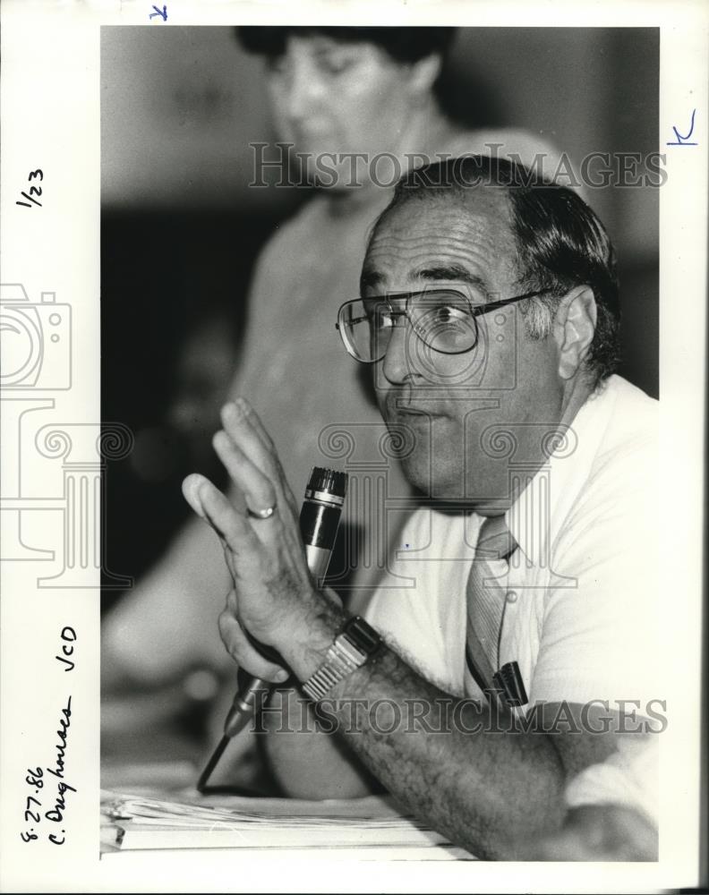 1986 Press Photo Lt Chuck Carl at workshop on fighting drugs in Portland - Historic Images