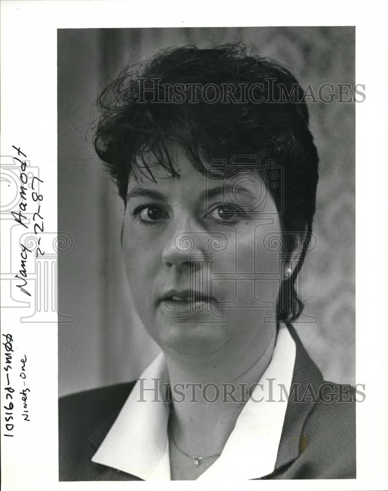 1987 Press Photo Nancy Aamodt talks about a kindergarten - ora02409 - Historic Images