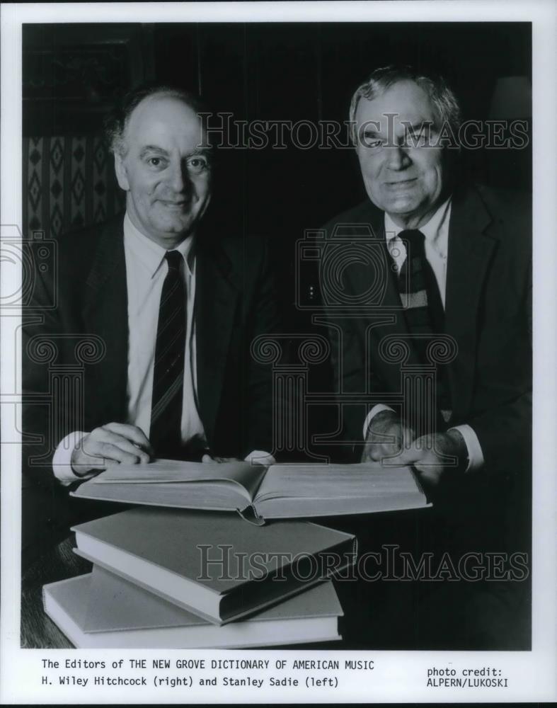 1986 Press Photo H. Wiley Hitchcock Stanley Sadie Editors New Grove Dictionary - Historic Images