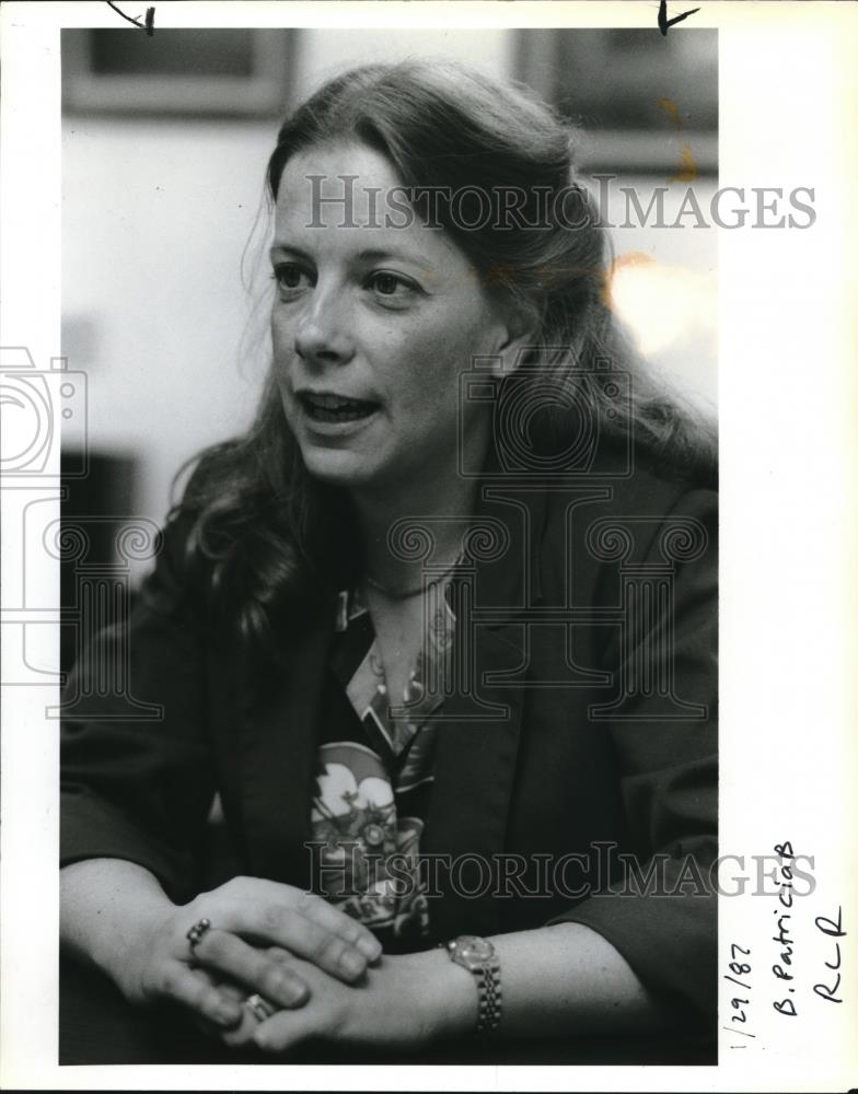 1987 Press Photo Patricia Buescher Portland CPA in her office - ora02570 - Historic Images