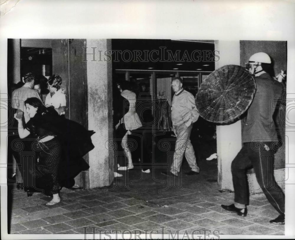 1970 Press Photo The violent confrontation between police and protesters - Historic Images